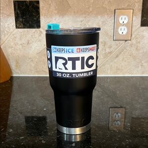 RTIC Black Tumbler - 30 oz